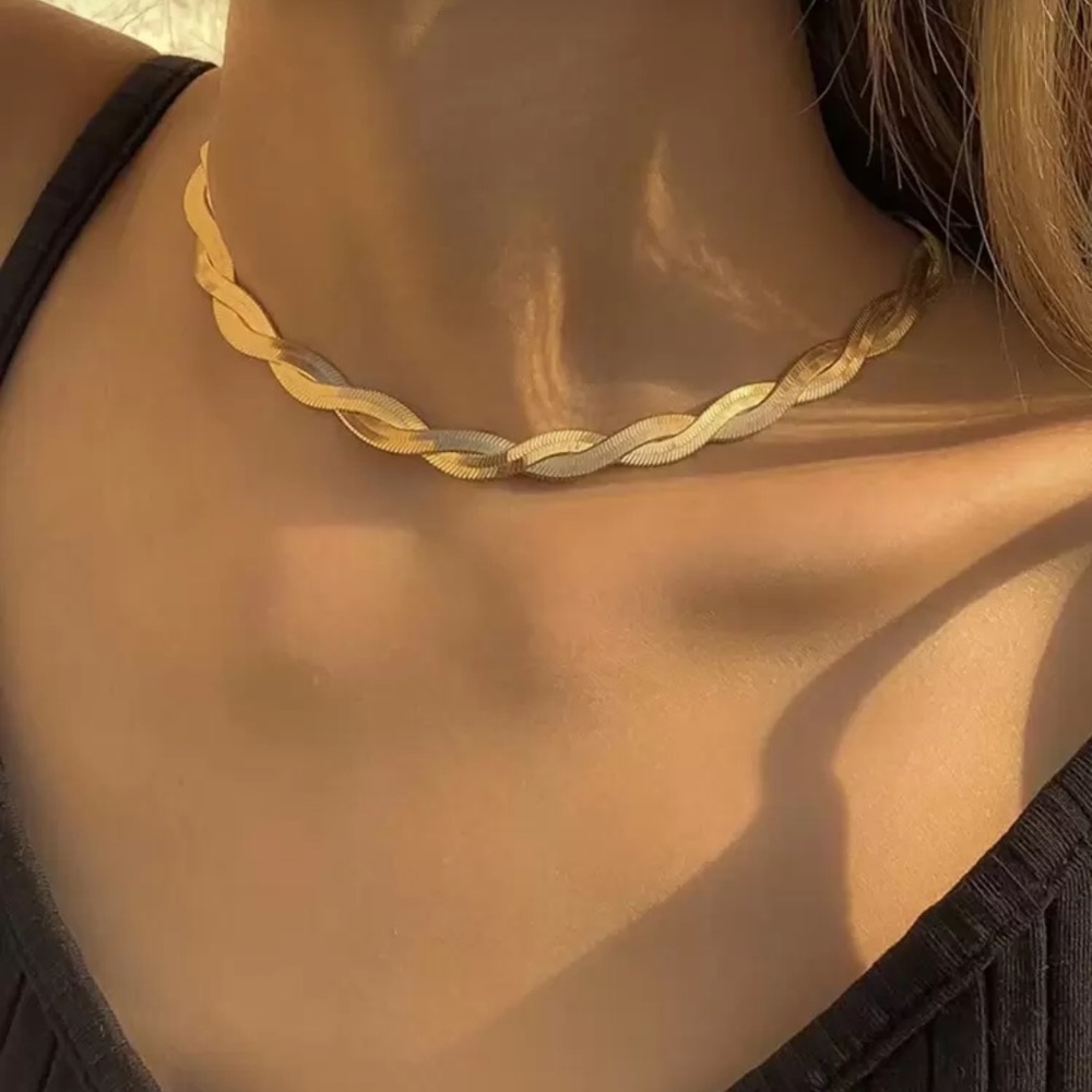 Elegant Gold Twisted Chain Necklace